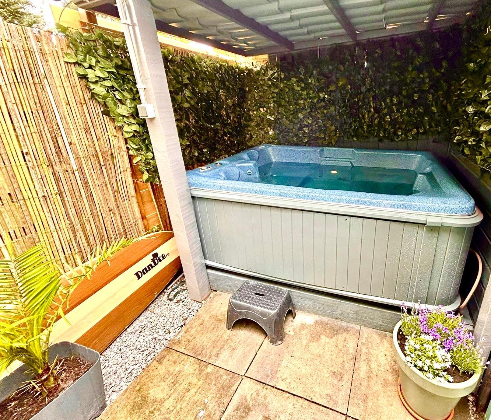 Caribbean Style House With Jacuzzi & Private Garden Near Amsterdam